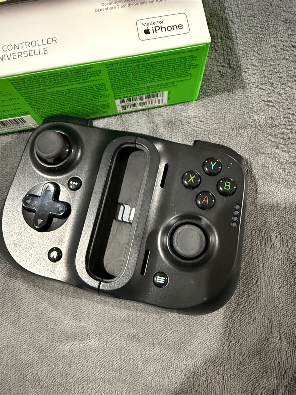 Razer Kishi Universal Gaming Controller - Black